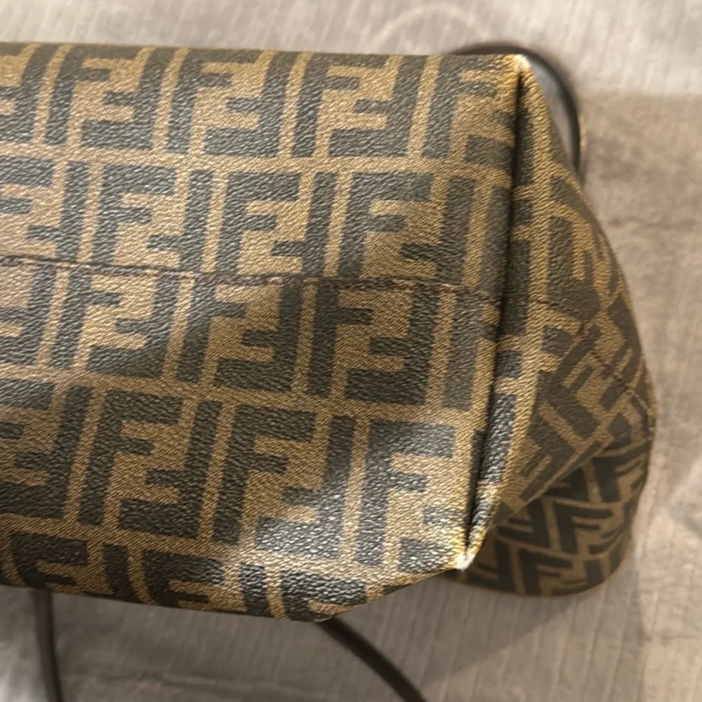 Authentic vintage Fendi tote - Picture 7 of 8